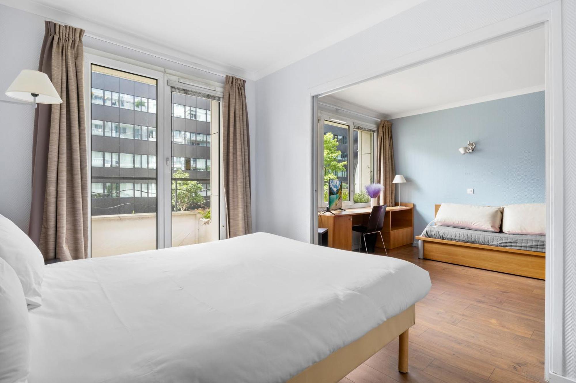 Grand Appartement Avec Balcon - Proche Parc Des Expo - Parking Privee Issy-les-Moulineaux Eksteriør billede