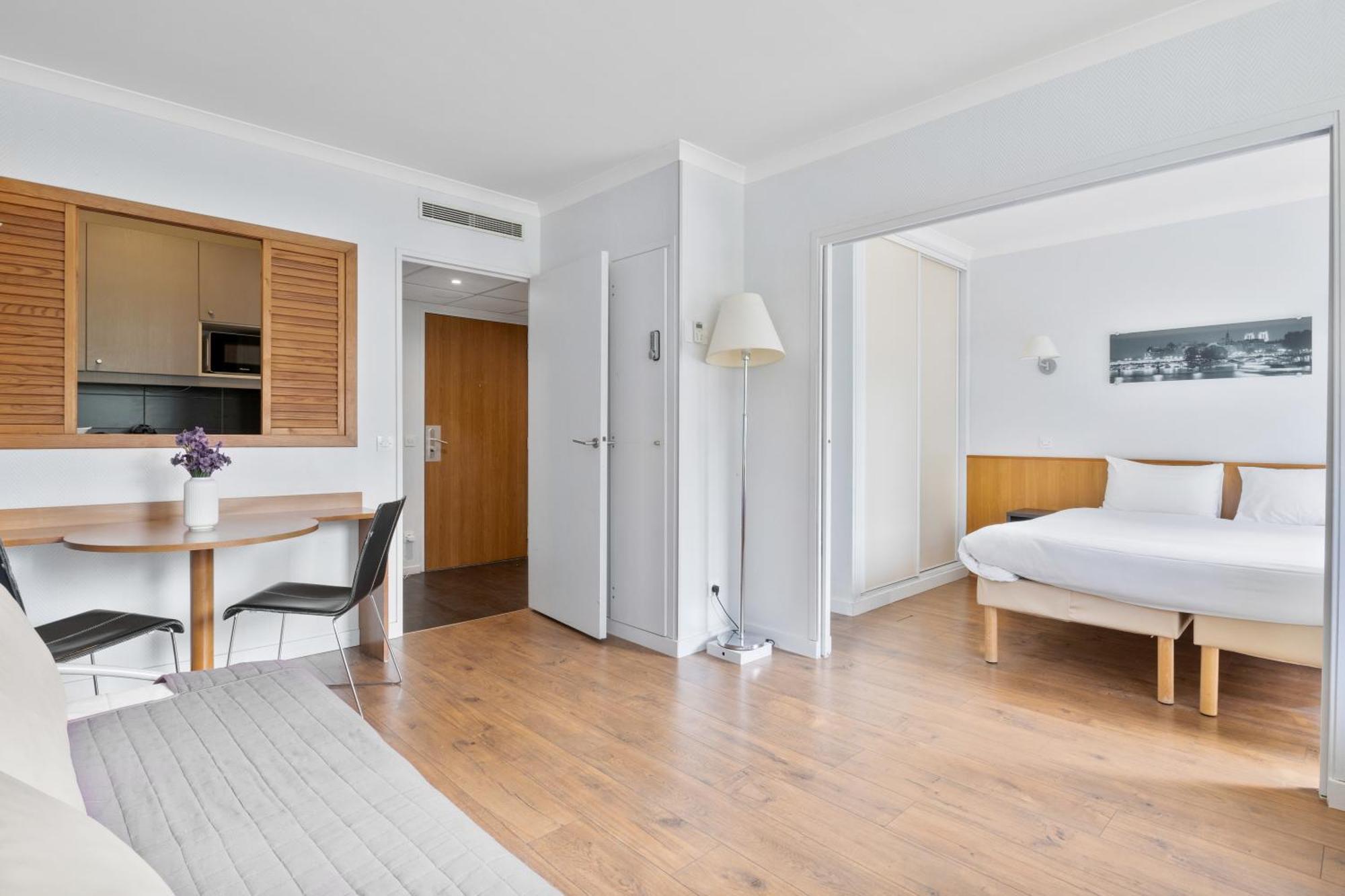 Grand Appartement Avec Balcon - Proche Parc Des Expo - Parking Privee Issy-les-Moulineaux Eksteriør billede